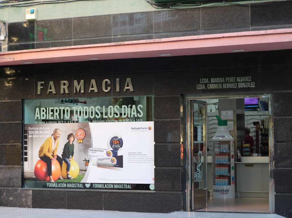 Fachada de Farmacia Perú en Avenida del Perú, Cádiz